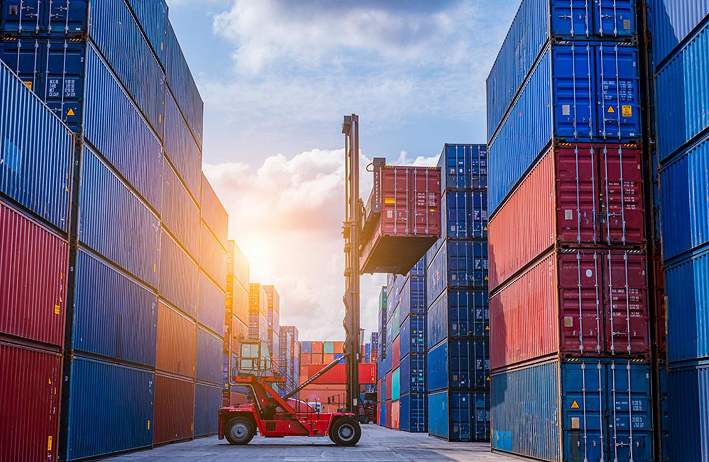 Forklift extracting a container from a container yard